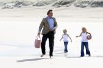 Wassenaar 20 juli 2009
Fotouurtje met Prins Willem Alexander Prinses Maxima, Prinses Amalia Prinses Alexia en Prinses Ariane op het strand van Wassenaar.