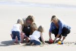 Wassenaar 20 juli 2009
Fotouurtje met Prins Willem Alexander, Prinses Maxima, Prinses Amalia, Prinses Alexia en Prinses Ariane op het strand van Wassenaar