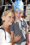 Amsterdam 4 juli 2009
Premiere van Mega Mindy in Tuschinski. Tanja Jess met zoon
Peter Smulders bv