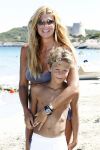 Ibiza 28 juli 2010
Estelle en Maxim Gullit op het strand van ibiza
Peter Smulders bv