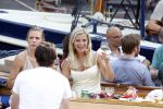 Amsterdam 10 juli 2010
Gigi ravelli met haar nieuwe vriend op de boot in de grachten van Amsterdam.
Peter Smulders bv