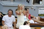Amsterdam 10 juli 2010
Gigi ravelli met haar nieuwe vriend op de boot in de grachten van Amsterdam.
Peter Smulders bv