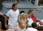 Amsterdam 10 juli 2010
Gigi ravelli met haar nieuwe vriend op de boot in de grachten van Amsterdam.
Peter Smulders bv