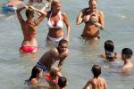 Ibiza 15 juli 2010
Gregory v d Wiel met vriendin en Angela v Hulten met vriendinnen op vakantie .
Peter Smulders bv