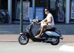 Volendam 23 juli 2010
Jan Smit op scooter in volendam.
Peter Smulders bv