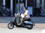 Volendam 23 juli 2010
Jan Smit op scooter in volendam.
Peter Smulders bv