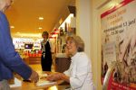 Den Haag 17 juni 2010
Prinses Irene signeert haar nieuwe boek bij boekhandel Paagman in Den Haag.
Peter Smulders bv
