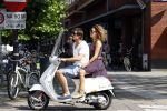 Amsterdam 1 augustus 2011
Tatum dagelet en haar vriend Daniel de Ridder op vespa scooter.
Peter Smulders bv