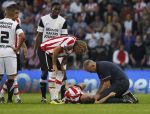 Eindhoven, 13 Augustus 2011
Kompetitiewedstrijd PSV-RKC, eindstand 1-0
Seizoen 2011/2012
Dries Mertens, geblesseerd aan zijn knie
Foto Junior Smulders