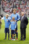 Amsterdam 3 augustus 2011
Afscheidswedstrijd Edwin v d Sar in Arena . Edwin met zijn vrouw Annemarie en kinderen Joe en Lynn
Peter Smulders bv