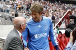 Amsterdam 3 augustus 2011
Afscheidswedstrijd Edwin v d Sar in Arena . Edwin en Sir Jacky Charlton
Peter Smulders bv