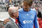 Amsterdam 3 augustus 2011
Afscheidswedstrijd Edwin v d Sar in Arena . Edwin en Sir Jacky Charlton
Peter Smulders bv