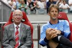 Amsterdam 3 augustus 2011
Afscheidswedstrijd Edwin v d Sar in Arena . Edwin en Sir Jacky Charlton
Peter Smulders bv