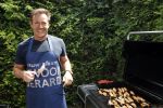 Aalsmeer 9 juli 2011
BBQ van Gerard Joling met fans bij hem thuis. 
Peter Smulders bv