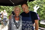 Aalsmeer 9 juli 2011
BBQ van Gerard Joling met fans bij hem thuis. Gerard met moeder
Peter Smulders bv