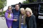 Aalsmeer 9 juli 2011
BBQ van Gerard Joling met fans bij hem thuis. Gerard met de diva's Patty Brard Patricia Paay en Tatjana
Peter Smulders bv