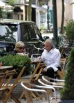 Amsterdam 11 juli 2011
Hans en Connie Breukhoven eten broodje op de cornelis schuytstraat.
Peter Smulders bv