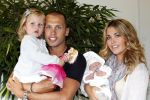 Schiphol Oost 6 juli 2011
John en Charlotte Sophie Heitinga landen op schiphol oost met hun  dochter Jezebel en pas geboren baby zoontje Lennon.
Peter Smulders bv