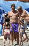 Ibiza 26 juli 2011
Wendy v Dijk met Erland Galjaard en Sem en Lizzy op het strand. Ook Martijn Amanda Bickel Jasmijn Achilles en Michelle Krabbe zijn aanwezig bij coco beach.
Peter Smulders bv