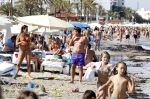 Ibiza 26 juli 2011
Wendy v Dijk met Erland Galjaard en Sem en Lizzy op het strand. Ook Martijn Amanda Bickel Jasmijn Achilles en Michelle Krabbe zijn aanwezig bij coco beach.
Peter Smulders bv