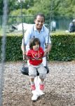Brabant 15 juli 2011
Constanza Breukhoven en haar man Mohammed met kinderen Soraiya en Semmy in de speeltuin.
Peter Smulders bv
