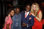 Amsterdam 16 juli 2011
Regilio Tuur heeft surprise party georganiseerd voor zijn vriendin Laura bij cafe PC. Hij gaf haar een auto voor haar 27e verjaardag. Regilio met moeder en dochter
Peter Smulders bv