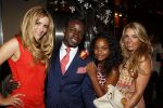 Amsterdam 16 juli 2011
Regilio Tuur heeft surprise party georganiseerd voor zijn vriendin Laura bij cafe PC. Hij gaf haar een auto voor haar 27e verjaardag. Met ex vriendin Pieternel en dochter
Peter Smulders bv