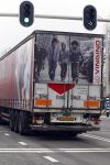 Tilburg 1 april 2011
Sem v Dijk met vingino reclame achter op vrachtwagen.
Peter Smulders bv