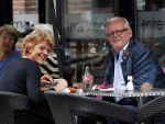 Amsterdam 3 augustus 2011
Simone Kleinsma en Guus Verstraeten lunchen op de cornelis schuytstraat.
Peter Smulders bv