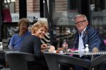 Amsterdam 3 augustus 2011
Simone Kleinsma en Guus Verstraeten lunchen op de cornelis schuytstraat.
Peter Smulders bv