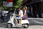 Amsterdam 1 augustus 2011
Tatum dagelet en haar vriend Daniel de Ridder op vespa scooter.
Peter Smulders bv
