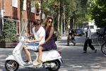 Amsterdam 1 augustus 2011
Tatum dagelet en haar vriend Daniel de Ridder op vespa scooter.
Peter Smulders bv
