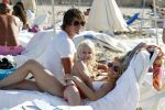 Ibiza 10 augustus 2011
Vivian Reijs met dochter Day en vriend Matias bij coco beach op ibiza.
Peter Smulders bv