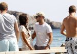 ibiza 12 augustus 2011
Wesley Sneijder en zijn vrouw Yolanthe Sneijder Cabau v Kasbergen zijn een paar dagen op vakantie op ibiza en zitten egzellig bij de populaire strandtent Blue Marlin.
Peter Smulders bv
