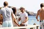 ibiza 12 augustus 2011
Wesley Sneijder en zijn vrouw Yolanthe Sneijder Cabau v Kasbergen zijn een paar dagen op vakantie op ibiza en zitten egzellig bij de populaire strandtent Blue Marlin.
Peter Smulders bv