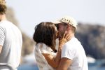 ibiza 12 augustus 2011
Wesley Sneijder en zijn vrouw Yolanthe Sneijder Cabau v Kasbergen zijn een paar dagen op vakantie op ibiza en zitten egzellig bij de populaire strandtent Blue Marlin.
Peter Smulders bv