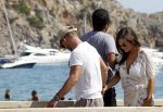 ibiza 12 augustus 2011
Wesley Sneijder en zijn vrouw Yolanthe Sneijder Cabau v Kasbergen zijn een paar dagen op vakantie op ibiza en zitten egzellig bij de populaire strandtent Blue Marlin.
Peter Smulders bv