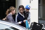 Amsterdam 30 juli 2011
Youp van t Hek en zijn vrouw Debby petter laten aan hun kinderen Sterre Anna en Julius hun nieuwe huis zien.
Peter Smulders bv