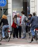 Amsterdam 30 juli 2011
Youp van t Hek en zijn vrouw Debby petter laten aan hun kinderen Sterre Anna en Julius hun nieuwe huis zien.
Peter Smulders bv