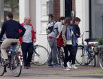 Amsterdam 30 juli 2011
Youp van t Hek en zijn vrouw Debby petter laten aan hun kinderen Sterre Anna en Julius hun nieuwe huis zien.
Peter Smulders bv