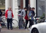 Amsterdam 30 juli 2011
Youp van t Hek en zijn vrouw Debby petter laten aan hun kinderen Sterre Anna en Julius hun nieuwe huis zien.
Peter Smulders bv