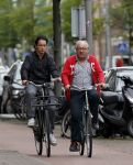 Amsterdam 30 juli 2011
Youp van t Hek en zijn zoon Julius op de fiets.
Peter Smulders bv