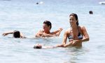 ibiza 31 juli 2012
Rick en Annemarie Engelkes op het strand en in de zee met hun dochters .
Peter Smulders bv