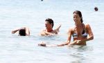 ibiza 31 juli 2012
Rick en Annemarie Engelkes op het strand en in de zee met hun dochters .
Peter Smulders bv
