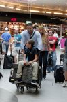 Schiphol 28 juni 2012
Badr Hari Estelle Cruijff Joelle en Maxim Gullit arriveren op schiphol na vakantie op Sardinie.
Peter Smulders bv