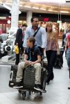 Schiphol 28 juni 2012
Badr Hari Estelle Cruijff Joelle en Maxim Gullit arriveren op schiphol na vakantie op Sardinie.
Peter Smulders bv