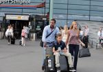 Schiphol 28 juni 2012
Badr Hari Estelle Cruijff Joelle en Maxim Gullit arriveren op schiphol na vakantie op Sardinie.
Peter Smulders bv