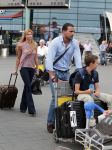 Schiphol 28 juni 2012
Badr Hari Estelle Cruijff Joelle en Maxim Gullit arriveren op schiphol na vakantie op Sardinie.
Peter Smulders bv