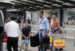 Schiphol 28 juni 2012
Badr Hari Estelle Cruijff Joelle en Maxim Gullit arriveren op schiphol na vakantie op Sardinie.
Peter Smulders bv