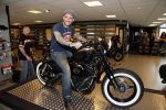 Amsterdam 21 juni 2012
Ben Saunders met zijn nieuwe speciale Harley Davidson.
Peter Smulders bv